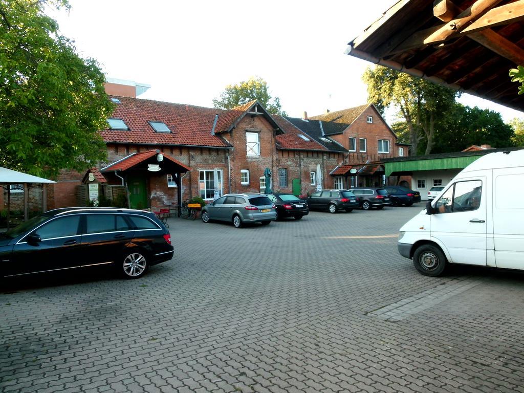 Hahne Hotel Und Appartements Laatzen Exterior photo