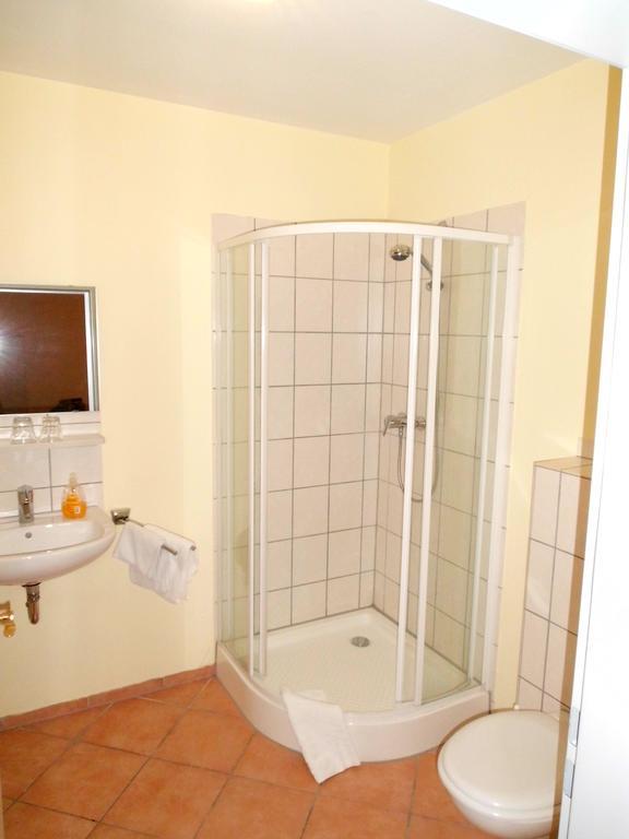 Hahne Hotel Und Appartements Laatzen Exterior photo